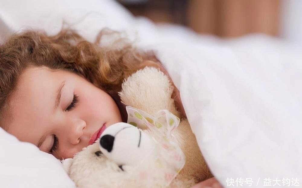 衣服|冬天再冷也别让孩子这样睡觉,不仅不保暖,还容易让孩子小病不断