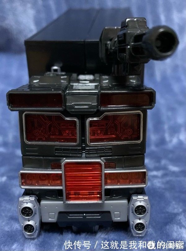 棋子|闲敲棋子落灯花 篇三十五：网飞暗黑擎天柱变形金刚