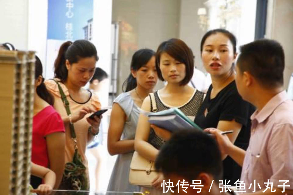 售楼小姐|二期房相比一期房来说有什么差别吗?售楼小姐无奈透露背后的猫腻