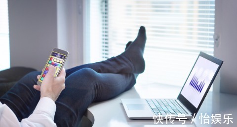 麻烦事|长期睡前玩手机,近视事小,过不了多久五件麻烦事可能不请自来!