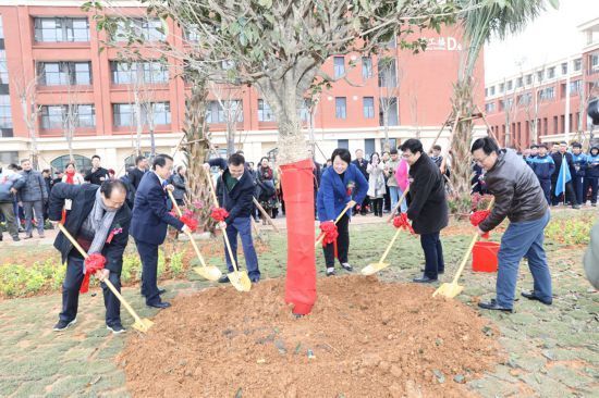 自治区工业和信息化厅直属院校广西工业职业技术学院正式入驻武鸣新校区