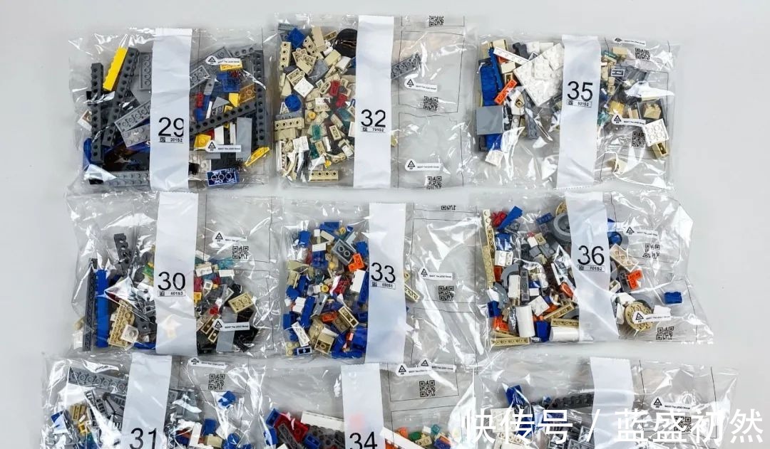足球场|乐高10299皇家马德里足球场——圣地亚哥·伯纳乌球场开箱评测!