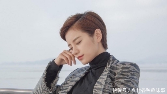 张立国|主持现场失误!女主持上节目少穿一件衣服,张国立硬是不敢回头