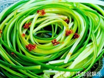 手撕蒜薹|好吃又开胃,脆嫩可口倍儿下饭,几分钟就上桌,孩子爱吃哒美味