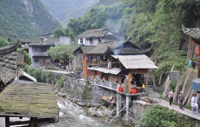 中国保存最完好的苗寨，藏在峡谷仙境之中，是湘西最美的风景