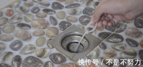扎带|卫生间放2根塑料扎带,真是厉害了,解决了困扰大家的一个难题