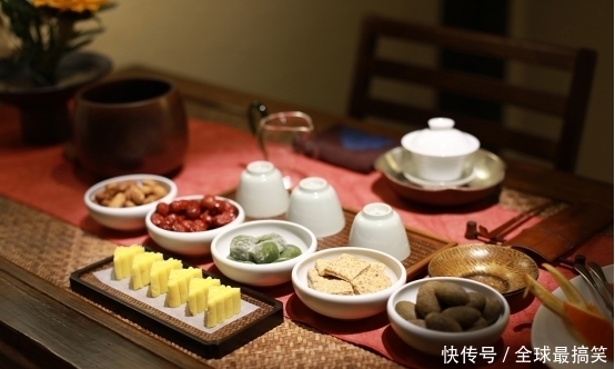 乾坤一盏茶,百味共杂陈 ——读王旭烽《茶人三部曲》