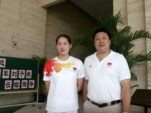 恩师|她曾15岁夺世界冠军,为报答恩师以身相许,如今仕途家庭皆如意