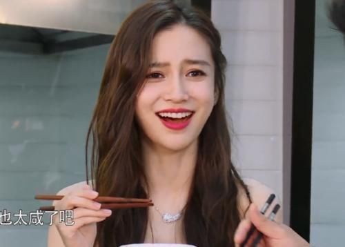 镜头|跑男吃面条，镜头对baby一晃而过，被网友截到，真吃假吃一目了然