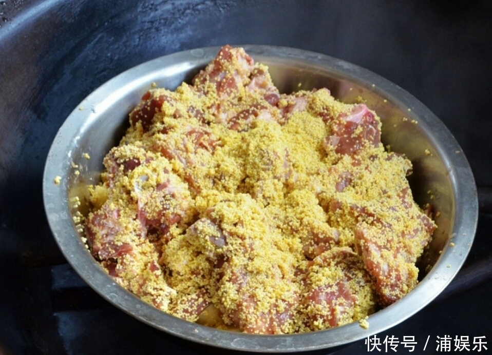 这道小米蒸饭,软糯滋润,味道鲜美,是上好的养生保健食材