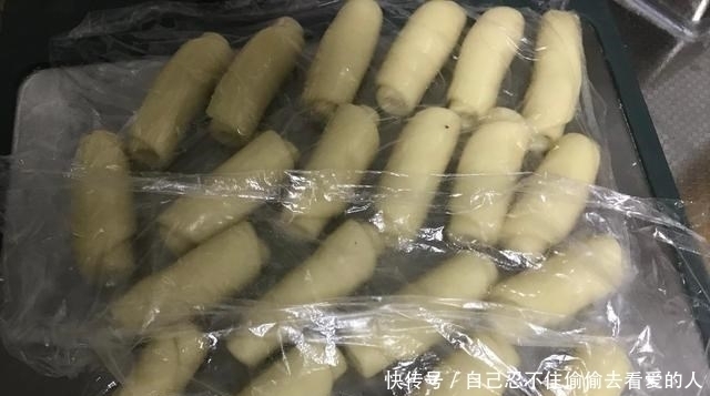 有面粉就能做，不发面，不醒面，层次分明，放3天还酥香掉渣