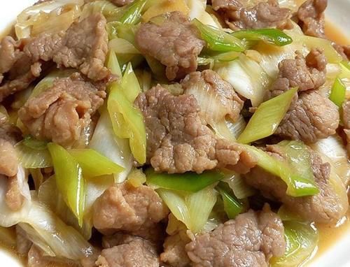 下饭|经典鲁菜葱爆羊肉,香味浓郁解馋下饭,端上桌吃到盘子都舔干净