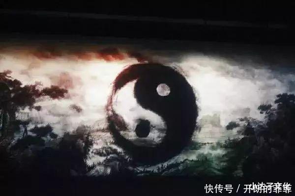 《易经》不仅是一本占卜的书,更是一本智慧的结晶