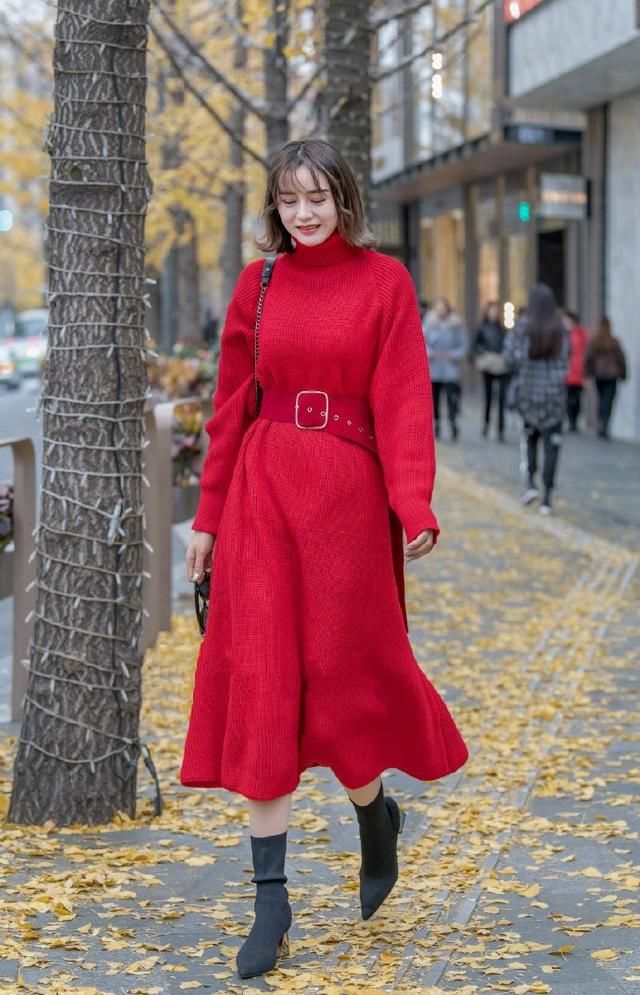 连衣裙舒适美观又不失时尚，可以让你尽情展现窈窕的好身姿