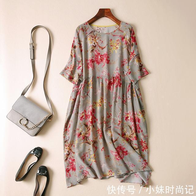 瘦真丝 深色系的连衣裙,女人尊贵文艺的腔调又很倾城