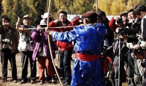 芦笛吹出了喀纳斯河千年的流淌，呼麦伴应着阿尔泰山的鸟语蝉鸣