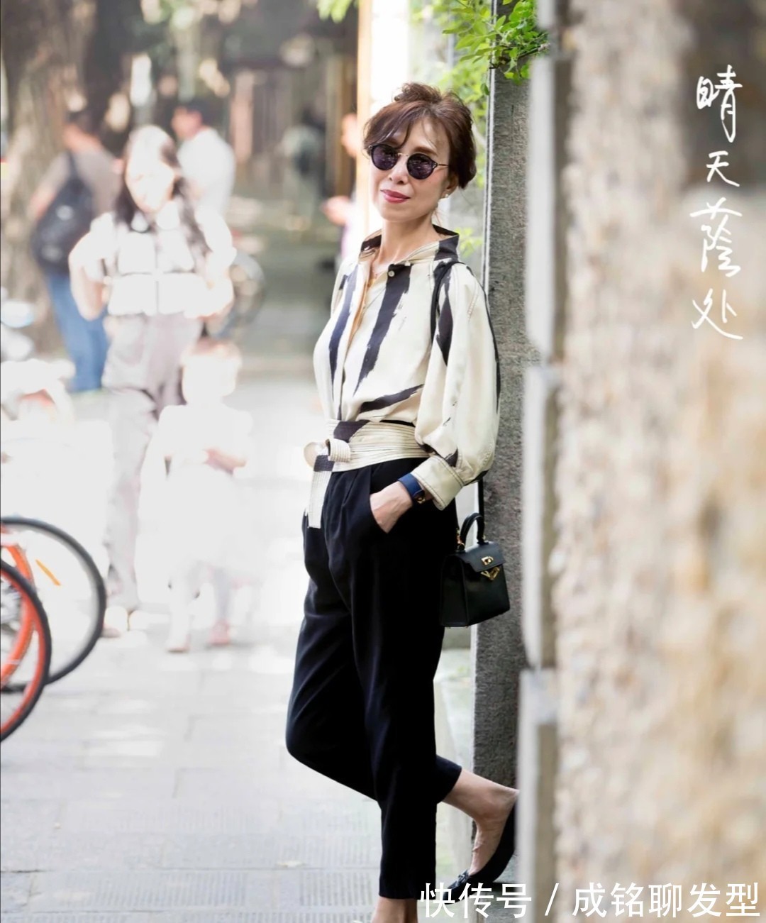 衬衫|五六十岁的女人怎么穿减龄?学会“三要三不要”,时尚优雅显年轻