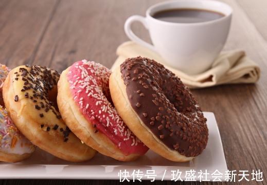 老伙计们|大爷告诉你：高血压患者生活中避免做这几件事，血压慢慢稳下来