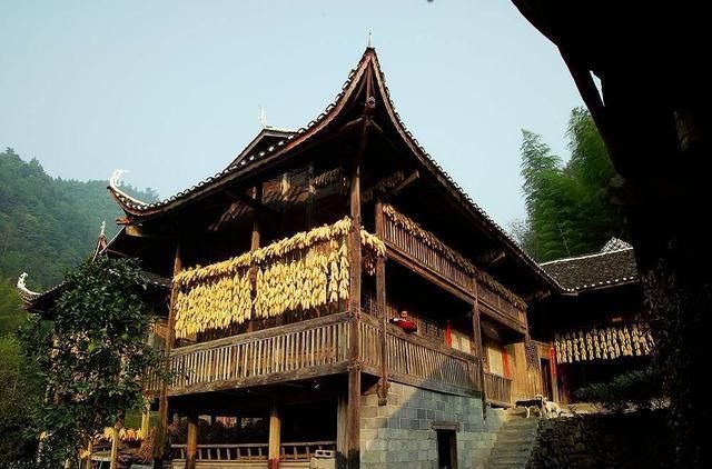 建造技艺|世间房子千千万,这种房子很独特,带你一起了解土家吊脚楼