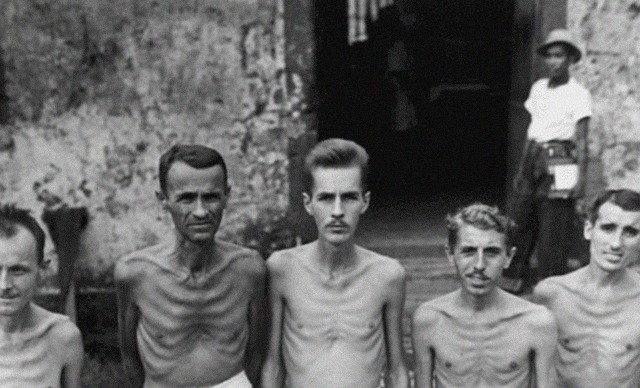 给出|日本是怎么折磨美军俘虏的？几张照片给出答案，行为泯灭人性