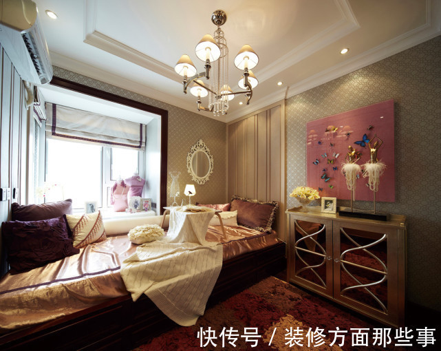 欧风|92平简欧风三居室,客厅做了吊灯,做了壁纸,整体看着很高贵