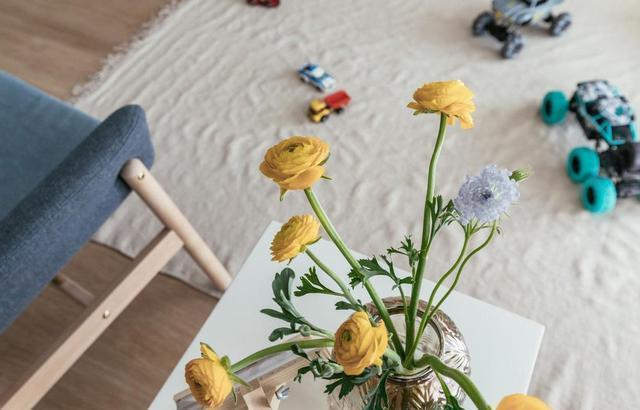 收纳|舍弃“客厅”,不买沙发,进门加隔断,这么装实用极了,晒晒全屋