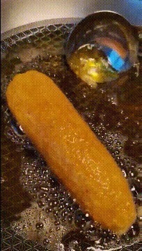 |搞笑GIF:护士小姐姐,快去工作吧,你还没下班呢,这么就玩起来了,这样不好