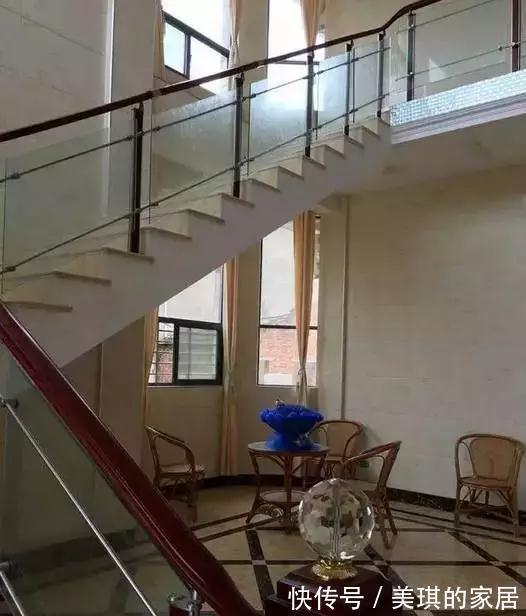 贼漂亮!200平豪宅盖了1年才结束,婆婆说门槛都快被村里人踩烂了