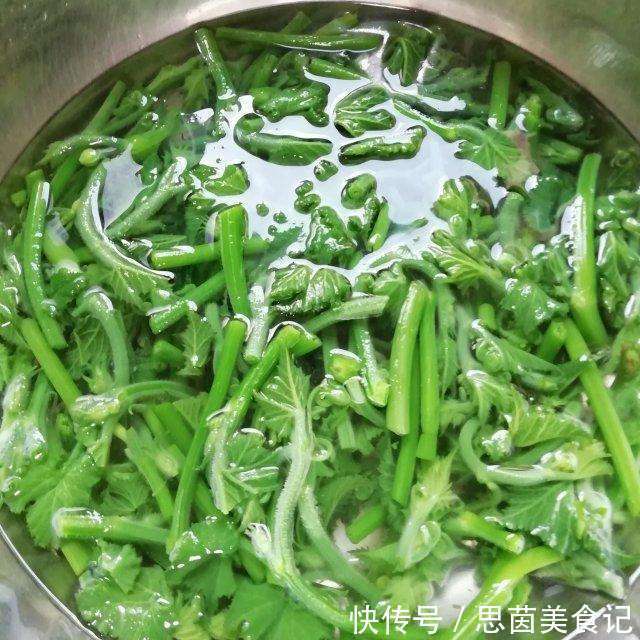 7成人把它當(dāng)“雜草”,一分錢不花,潤腸排毒,口臭不見了,別不懂吃