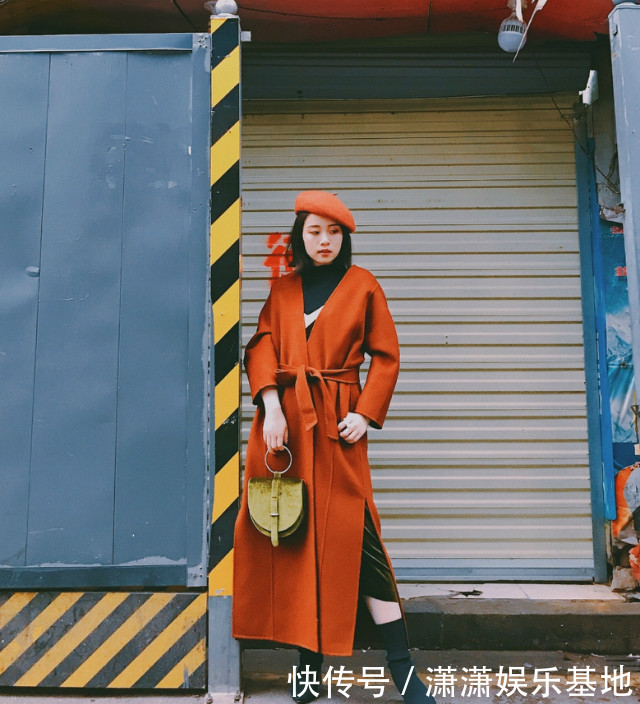 见过大场面的女人，冬天穿大衣，都不会配这3种内搭，邋遢掉档次