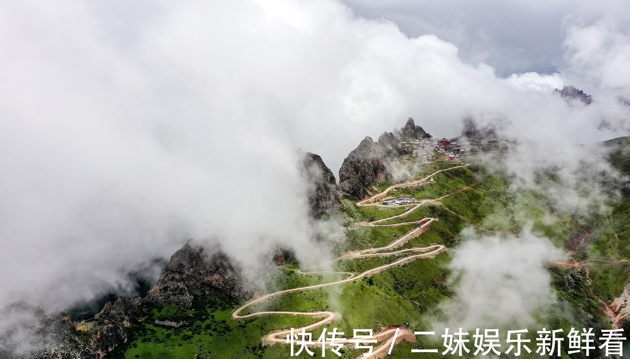 藏民|与梅里雪山齐名的藏传苯教神山，青藏高原上少见的喀斯特