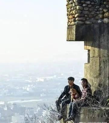 帅柴比樱花还抢眼球，变网帅吸引大批游客拍照！