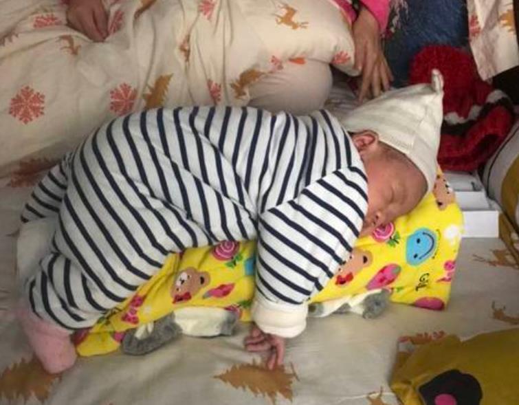 病理性|一月黄疸二月肠绞痛,新生儿月月生病?父母别慌这份发育指南收好