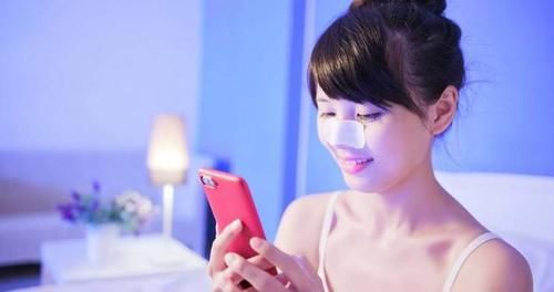 鼻子上挤出白色条状物，总是清不干净，或是你的化妆品添“堵”了