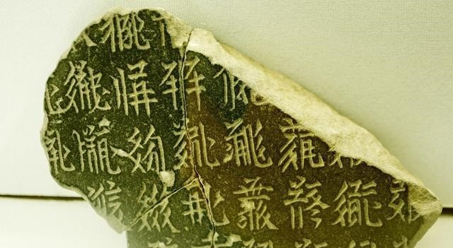  好像|奇了！这些字乍一看好像都认识，仔细一看一个都不认识