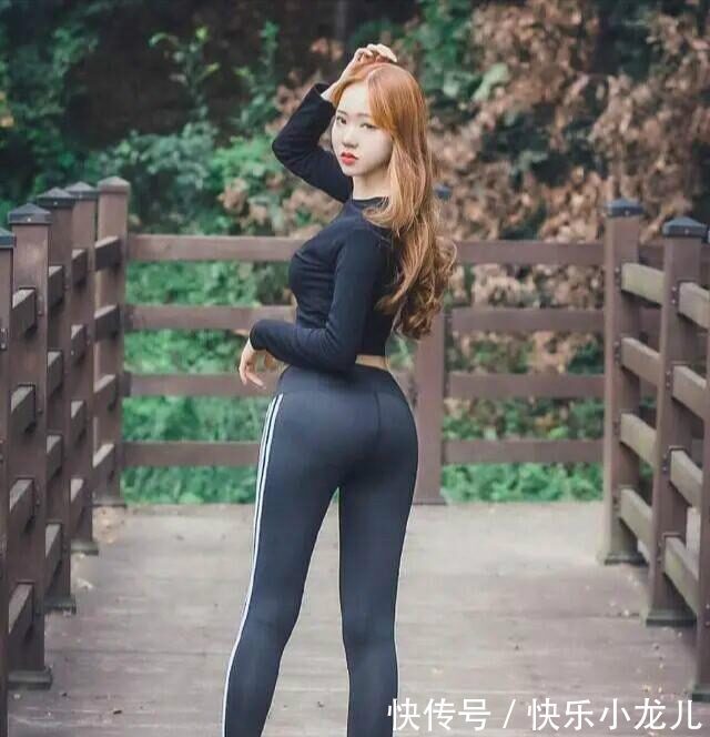 搭配 打底裤的搭配提升自身气场,更是显得十分新潮