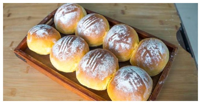 红薯最好吃又简单的做法,打入2个鸡蛋,不用加水,出锅金黄诱人