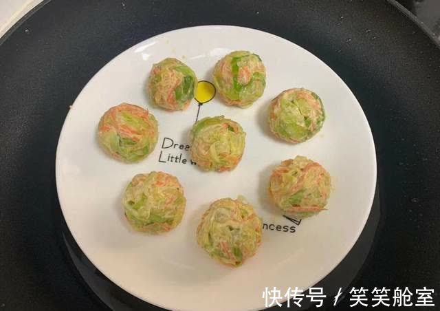 减脂|胡萝卜和包菜一起蒸,原来这么好吃,低脂饱腹,减脂期要多吃