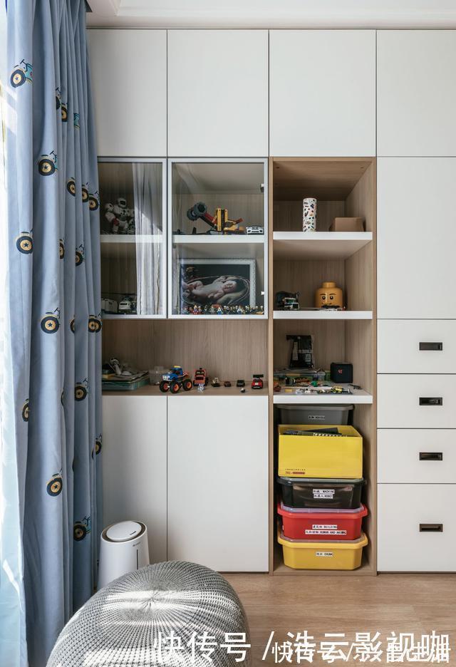 客厅|这对夫妻很有远见,客厅不放沙发茶几,让一家人的感情快速升温