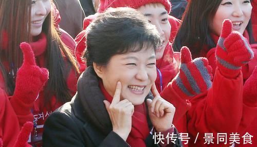 学习书法$朴槿惠,为何写得一手漂亮的中国书法?她的书法水平,到底如何?