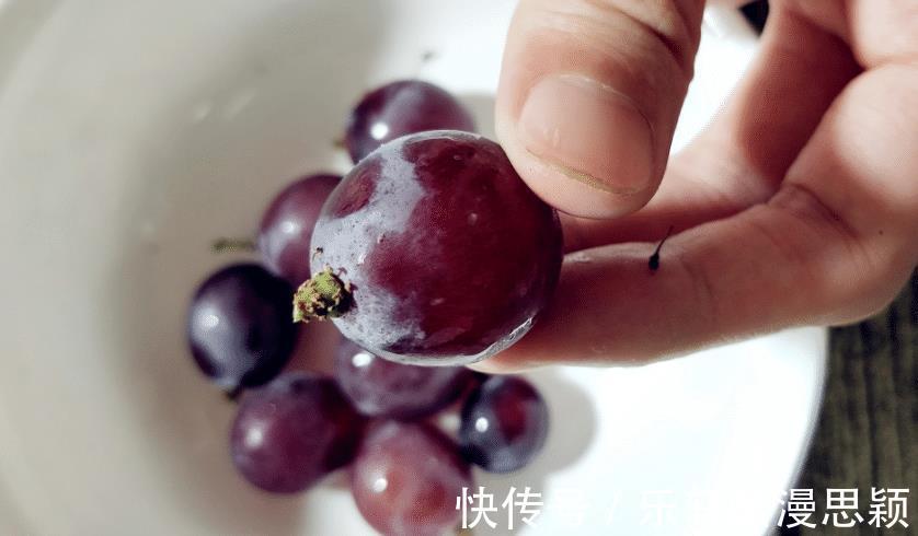 葡萄茎|洗葡萄不要只用水清洗，巧加两个料，葡萄干干净净，没虫卵没农药
