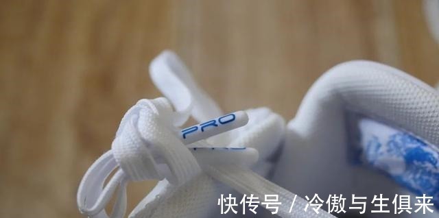 鞋盒 五百块双层碳板,带TPU的鞋垫,这双汤普森签名鞋不香吗!