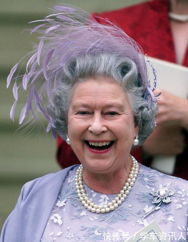 珠宝!粉红美钻送公主,成全女王少女心,莉莉贝特的这枚花型胸针不简单!