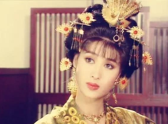 武则天|武则天到寺庙剃度为尼，说了八个字，老尼听后吓得剃刀差点落地