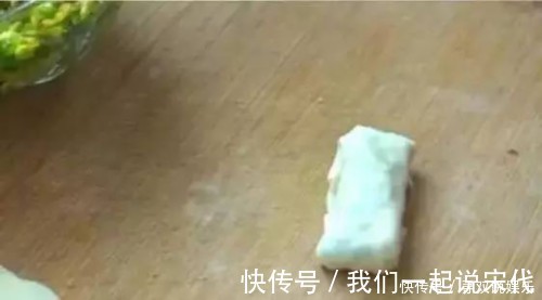 包饺子|饺子皮别用来包饺子了,又教你一个新吃法,咬一口满口香!