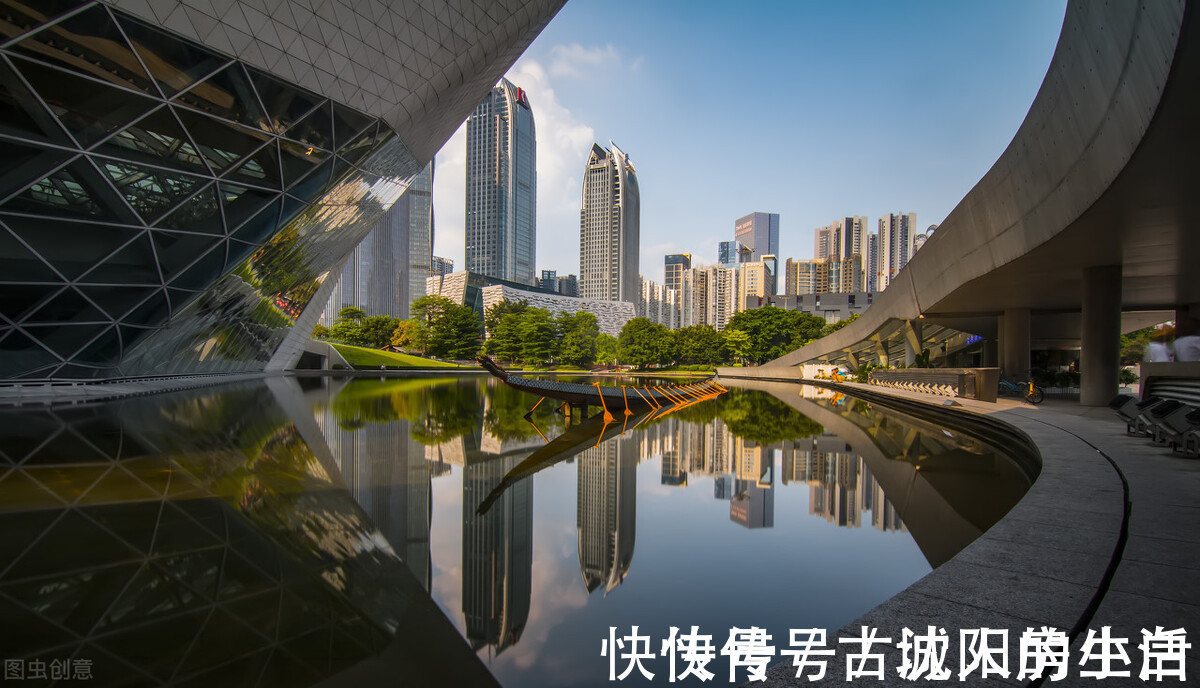 房产|95后女孩花光积蓄买房，住进毛坯房，把行李箱当餐桌