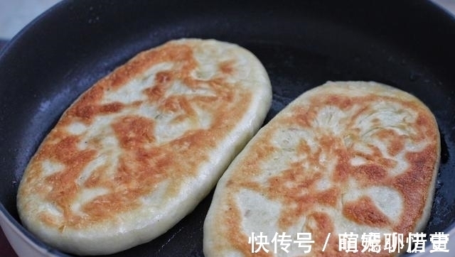 平底锅也能做的红豆馅酥饼,猪油黄油都不用,香甜美味酥掉一地渣