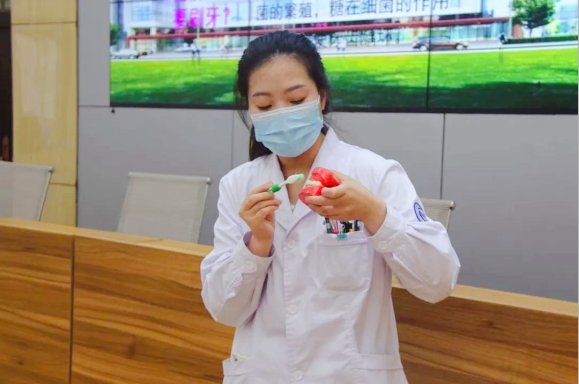 医务人员|“口腔健康 全身健康”宣讲走进新区