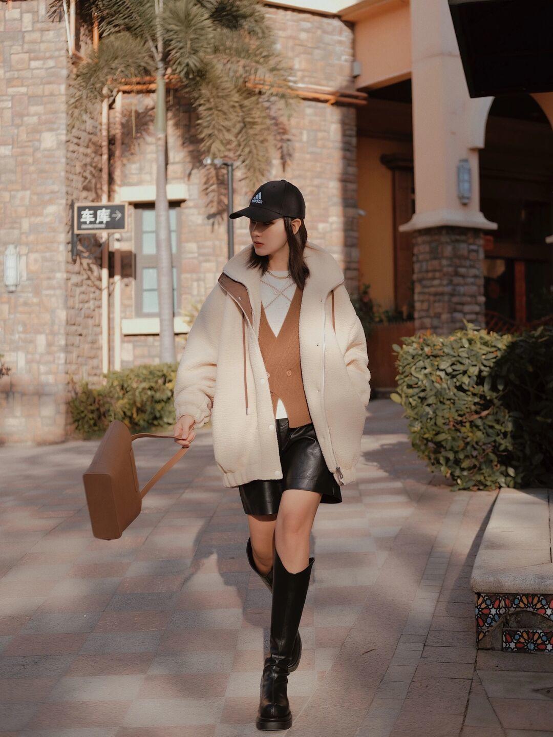 驼色|今年冬季火了种单品,叫“羊羔毛外套”,舒适潮流可以照着穿