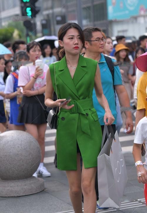 西装|绿色西装马甲，单穿高贵气质，叠穿优雅高级